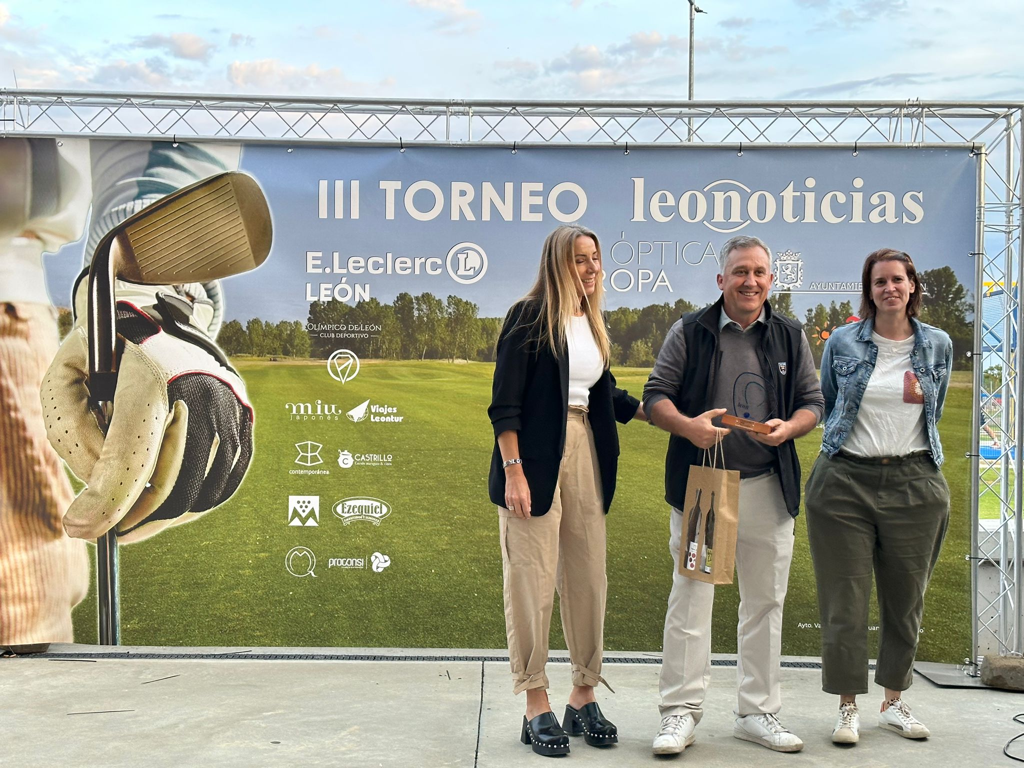 Los ganadores del III Torneo de Golf de leonoticias