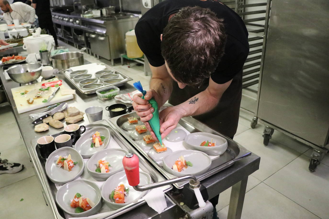 Una docena de restaurantes, tres de ellos leoneses, participan en la final de la 56ª Edición del 'Certamen Gastronómico de la Trucha 2023'.