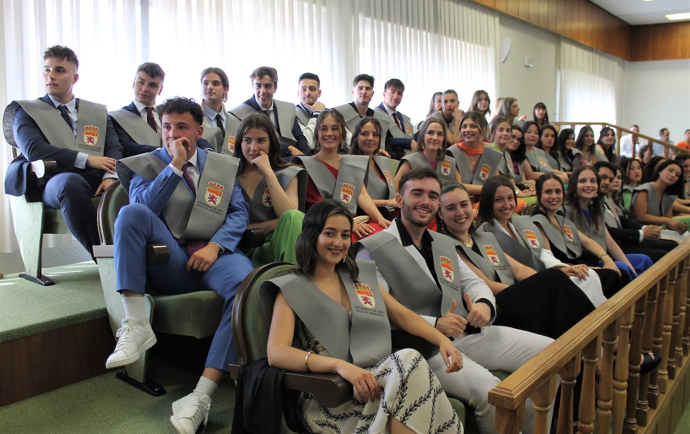 Graduación X promoción de Enfermería de la ULE