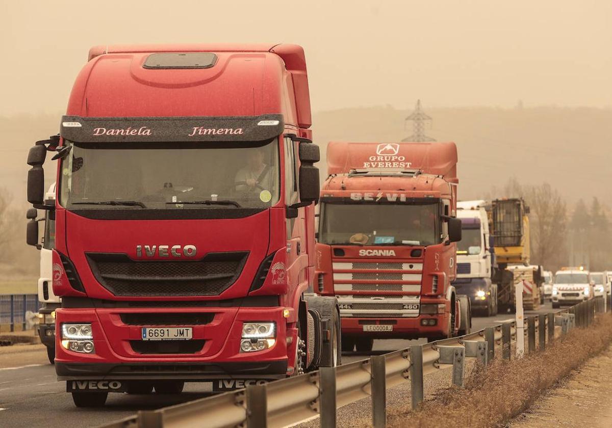 La Junta concede ayudas para la renovación de flotas de transporte de mercancías y viajeros por carreteras.