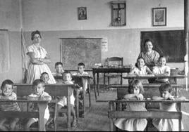 La Universidad de León dedica un curso a las escuelas de la Valdería y su labor para empoderar a la mujer.