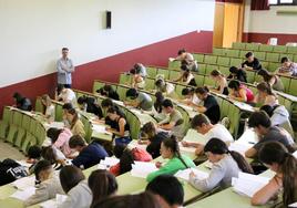 Examen de la EBAU en la facultad de Derecho de León en 2022.