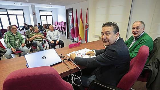 UPL trasladará a su consejo general el papel «timorato» de los representantes de PP y PSOE en las primeras reuniones