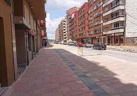 Obras en la avenida Padre Isla, aún sin árboles instalados en su superficie.