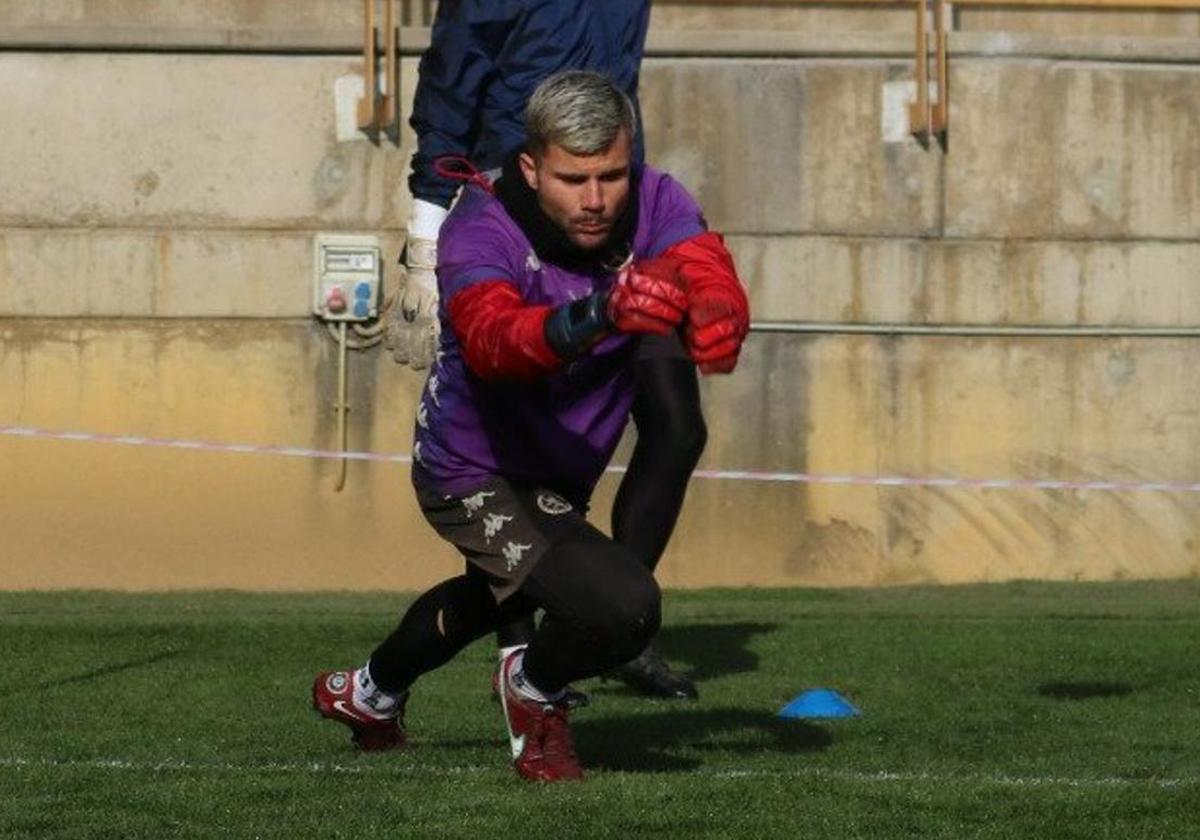 Pol Ballesté, en un entrenamiento con la Cultural.