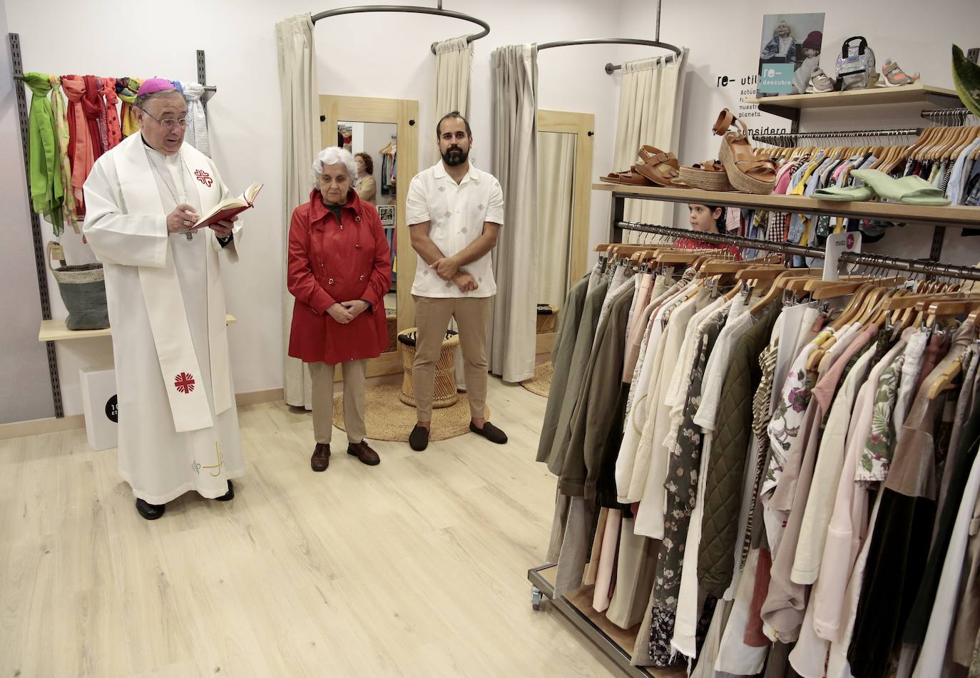 Inauguración de la segunda tienda Moda re- de Cáritas León