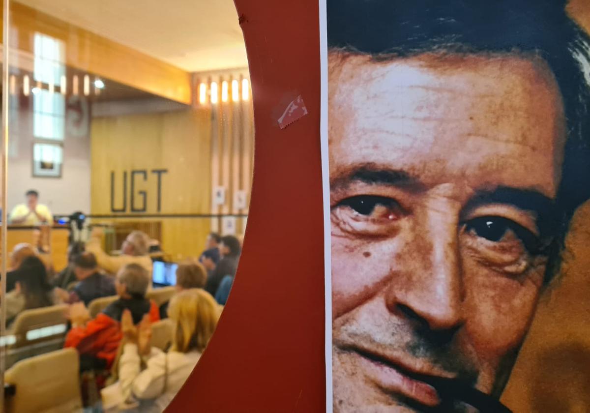 Homenaje a Fermín Carnero en la sede de UGT en León.