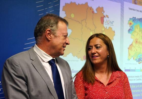 La delegada del Gobierno en Castilla y León, Virginia Barcones, y el delegado territorial de la Agencia Española de Meteorología (Aemet) en Castilla y León, Manuel Mora, analizan el resumen climático de la primavera y dan a conocer la predicción para los meses de verano.