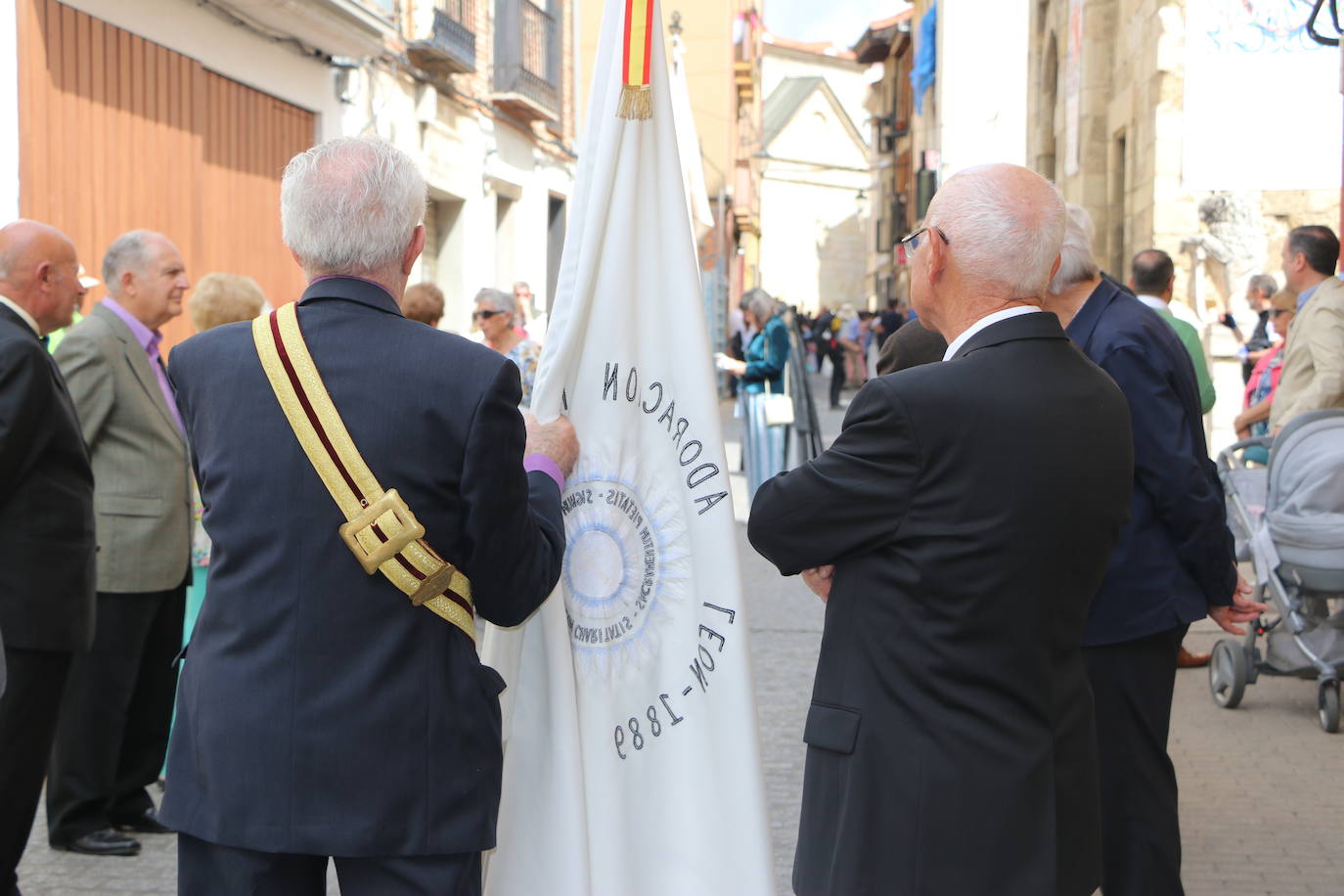 El Corpus sale a las calles de León