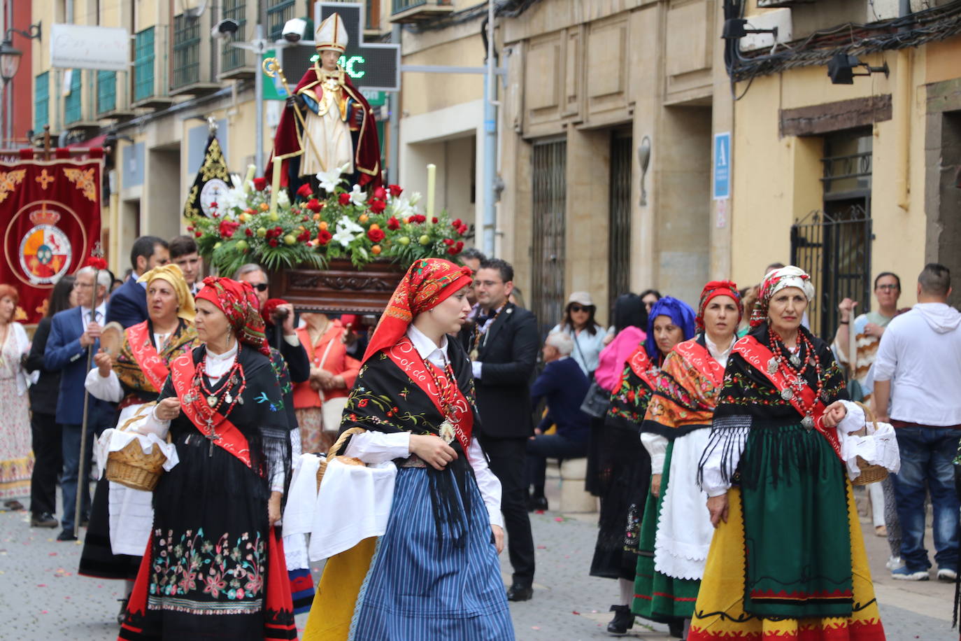 El Corpus sale a las calles de León