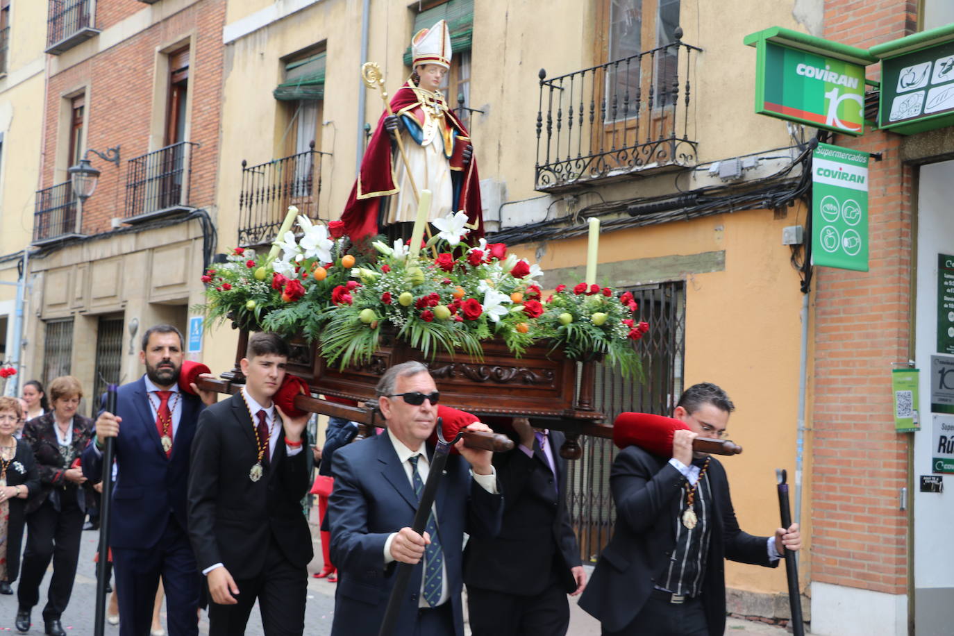 El Corpus sale a las calles de León