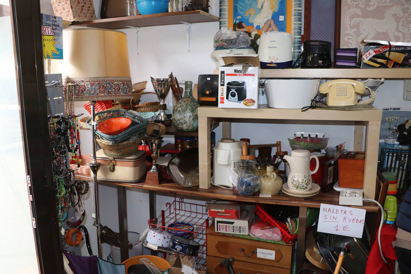 Proyecto Convivo organiza un rastrillo solidario