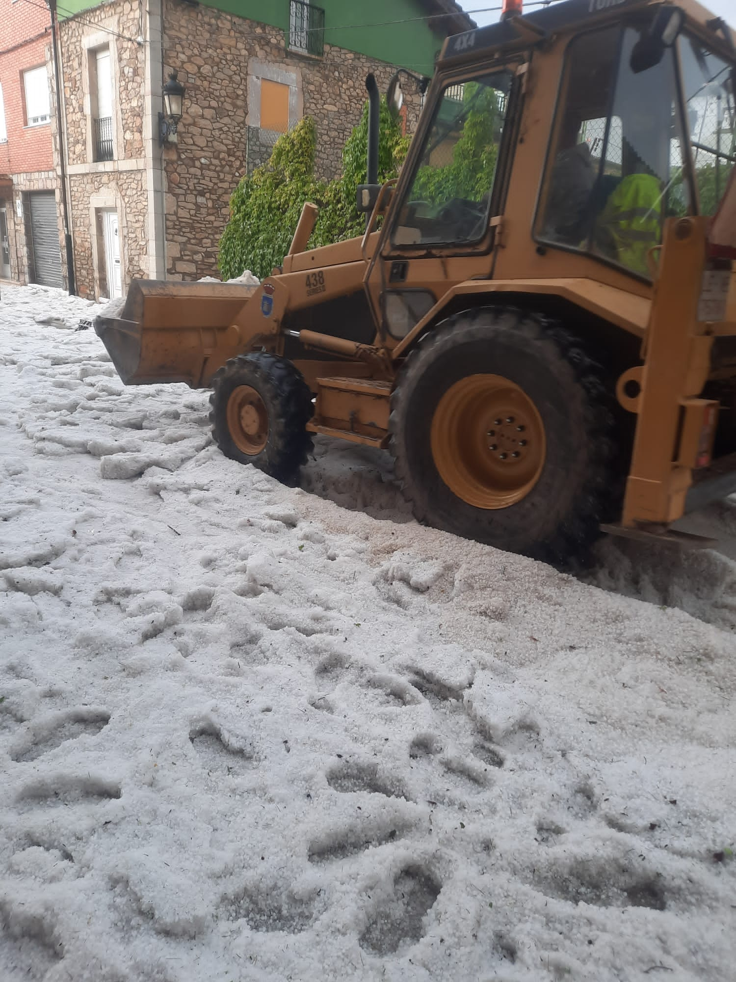 Granizada brutal en La Pola de Gordón