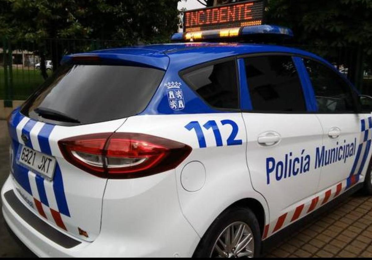 Vehículo patrulla de la Policía Municipal de Ponferrada.