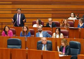 Intervención del procurador socialista Fernando Pablos en el pleno de las Cortes.