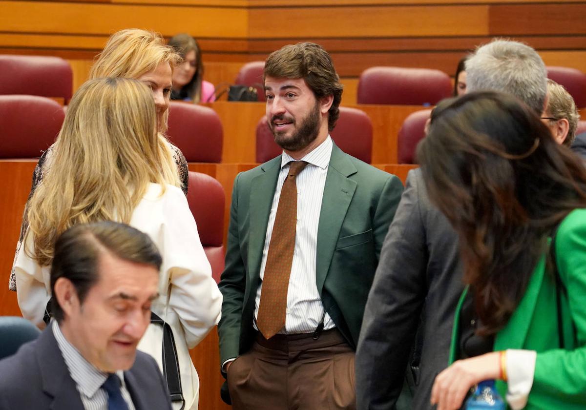 En primer plano, Quiñones; al fondo, García-Gallardo.