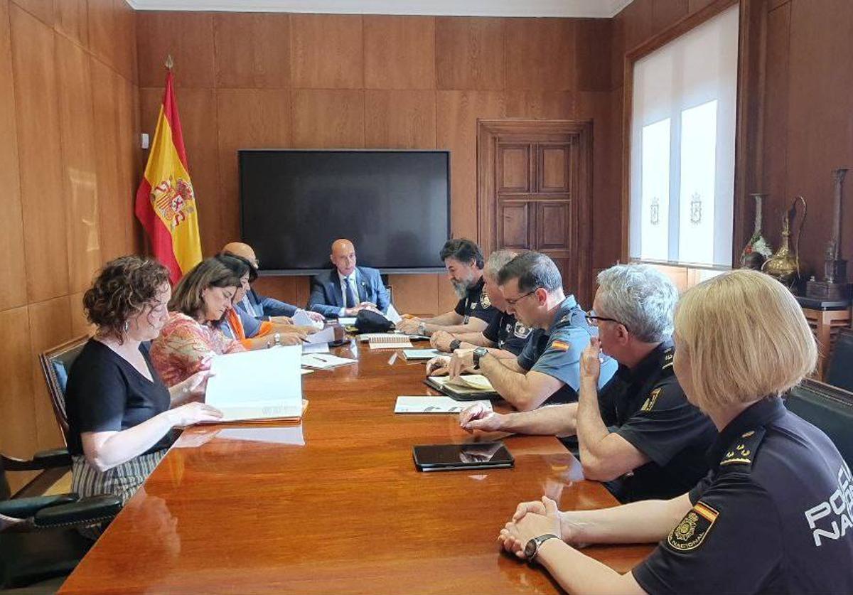 a reunión presidida por el alcalde de León, José Antonio Diez, ha contado con la presencia del subdelegado del Gobierno en León, Faustino Sánchez