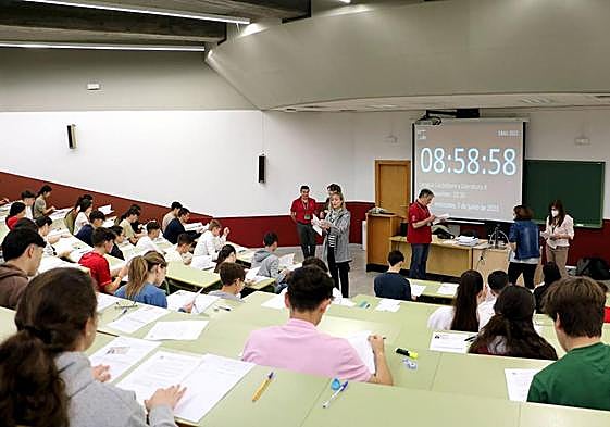Uno de los exámenes de la EBAU en la facultad de Derecho de la ULE.