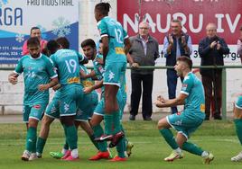 Los jugadores del Atlético Astorga celebran un gol.