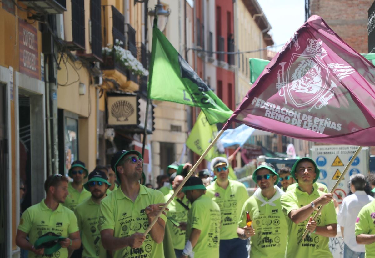 Las peñas anuncian la llegada de las fiestas