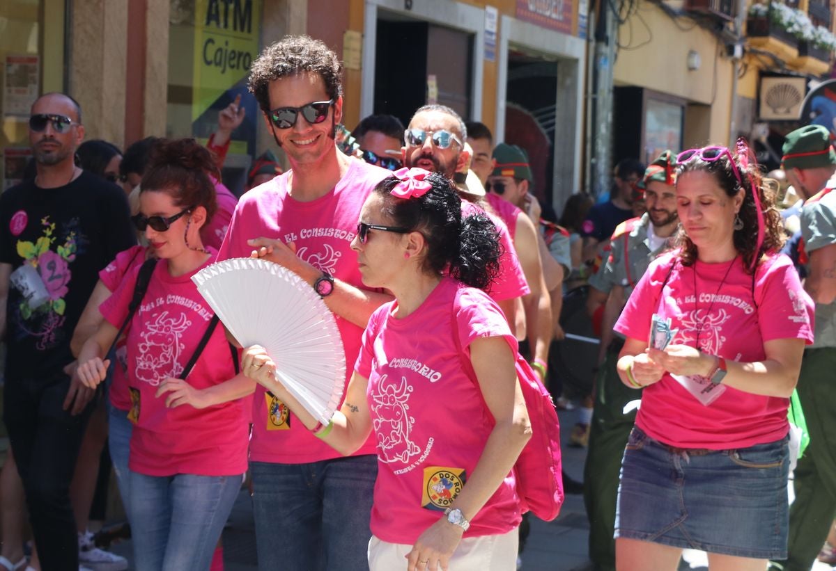 Las peñas anuncian la llegada de las fiestas