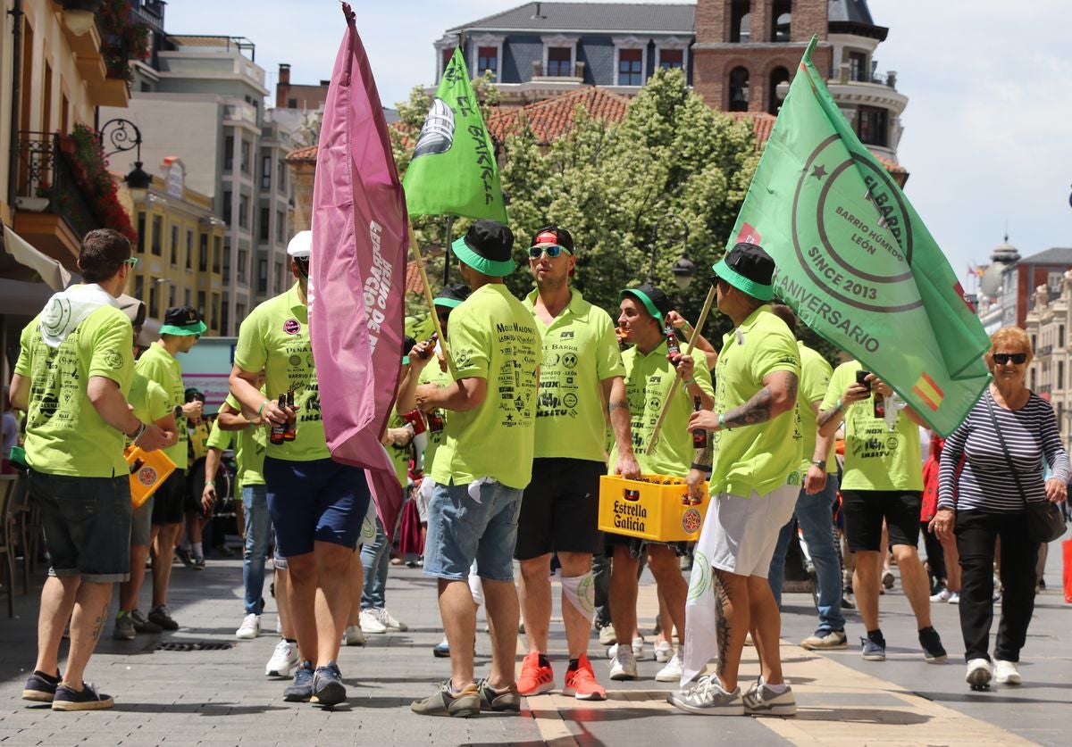 Las peñas anuncian la llegada de las fiestas