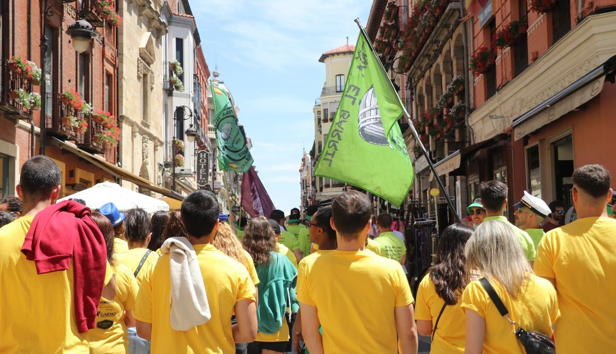 Las peñas anuncian la llegada de las fiestas