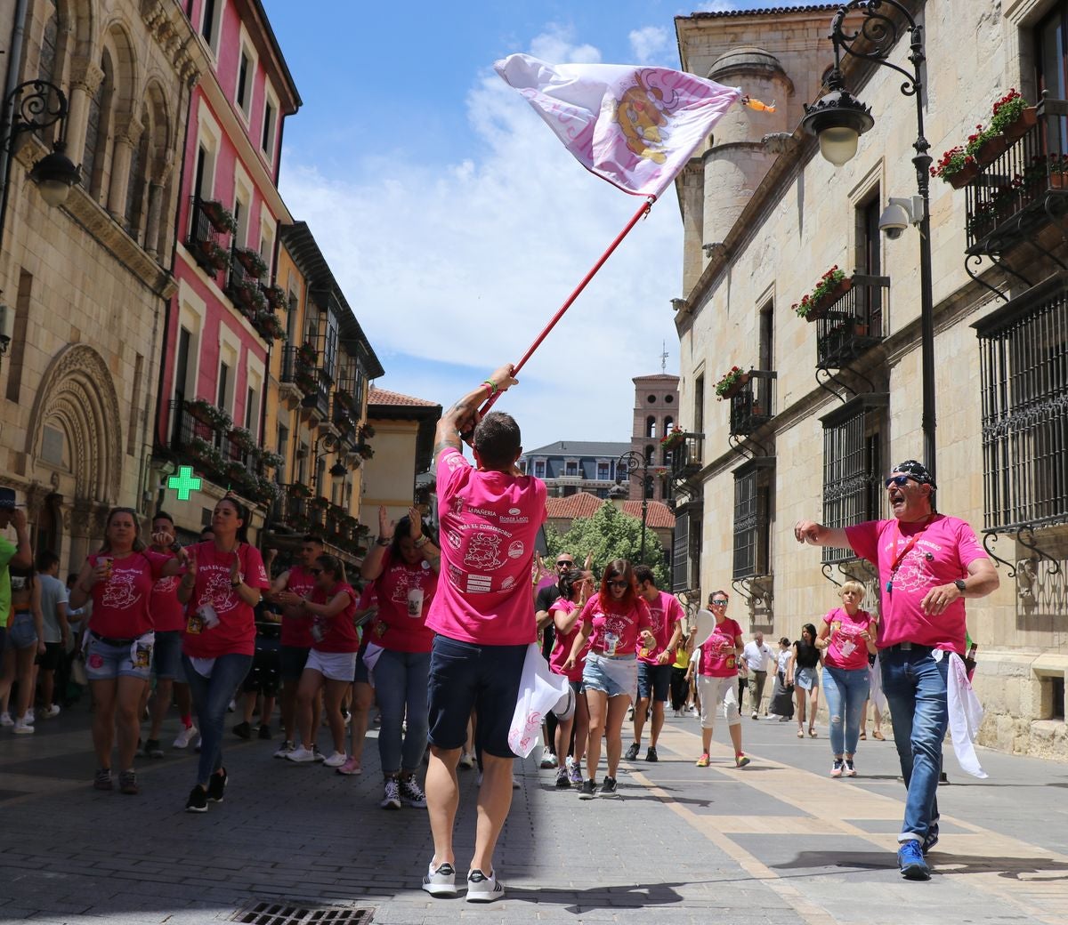 Las peñas anuncian la llegada de las fiestas