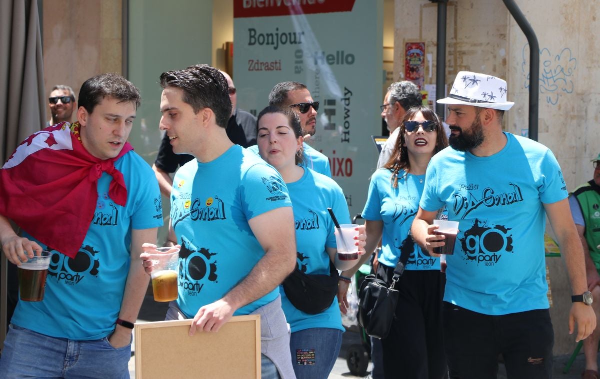 Las peñas anuncian la llegada de las fiestas