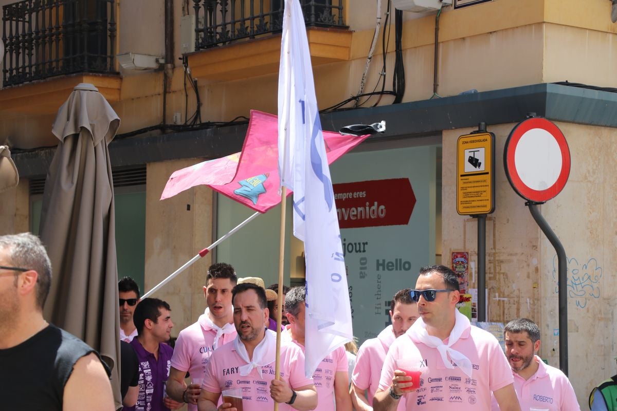 Las peñas anuncian la llegada de las fiestas