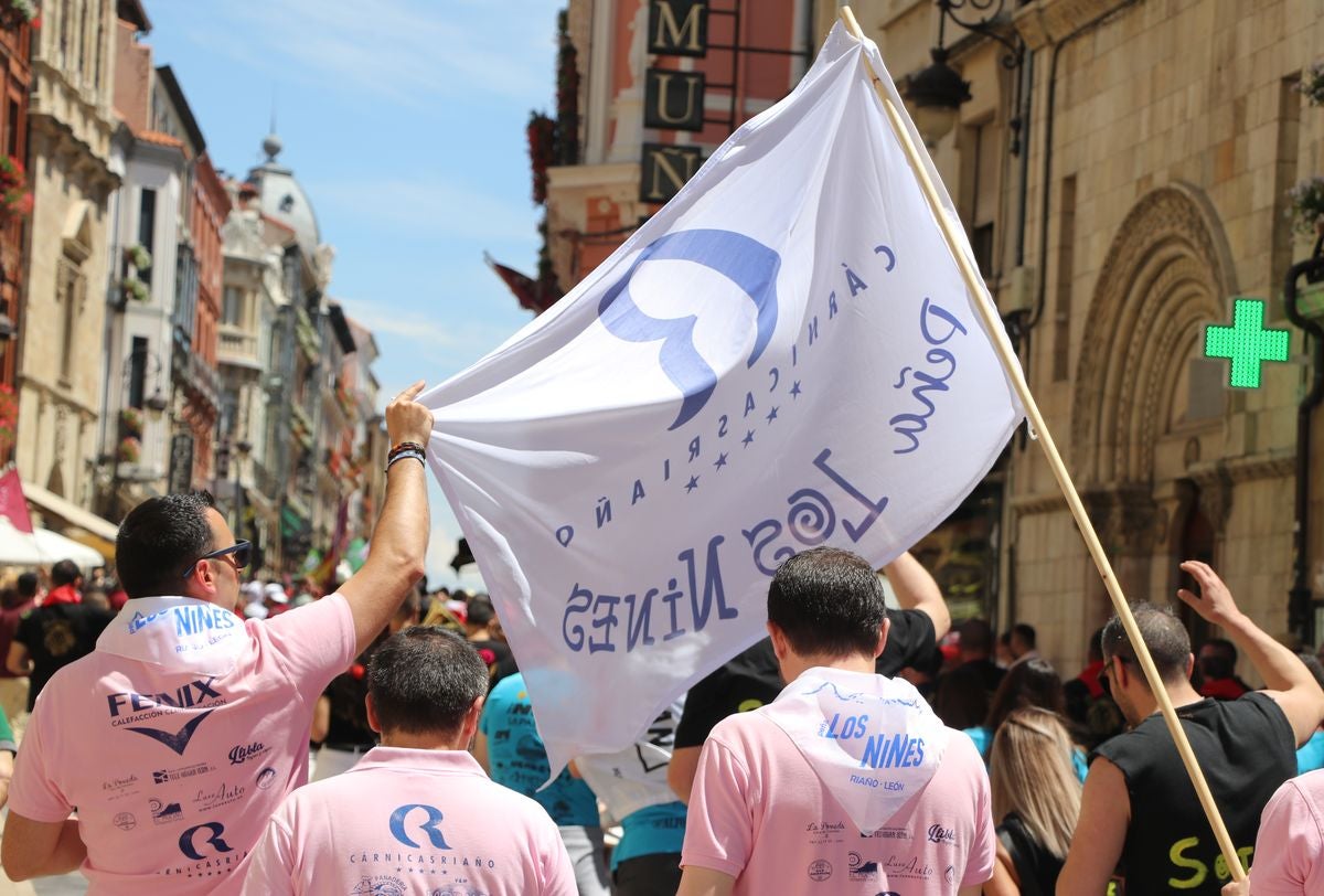 Las peñas anuncian la llegada de las fiestas