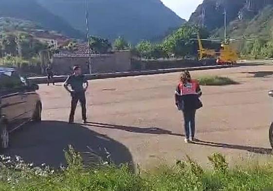 El helicóptero acudió al lugar para el rescate.