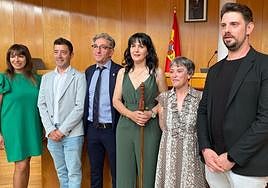 La nueva alcaldesa de San Andrés, junto a sus concejales, durante el pleno de investidura.