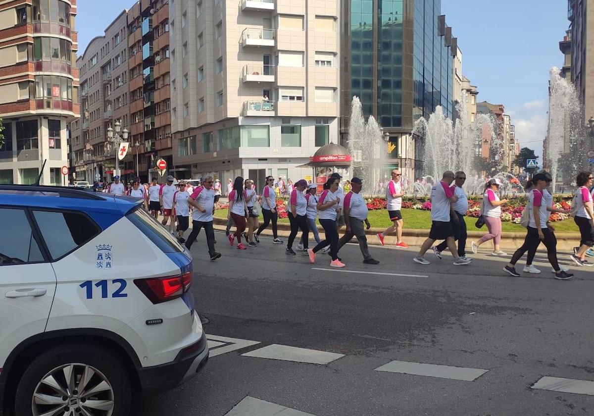 Imagen de parte de la marcha y el control y colaboración de la Policía Municipal.