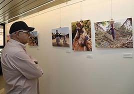 El documentalista Daniel Landa expone fotografías del rodaje de la serie Atlántico en el Archivo Histórico Provincial de Palencia