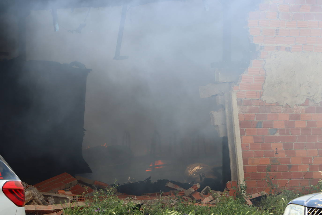 Incendio por un rayo en una nave