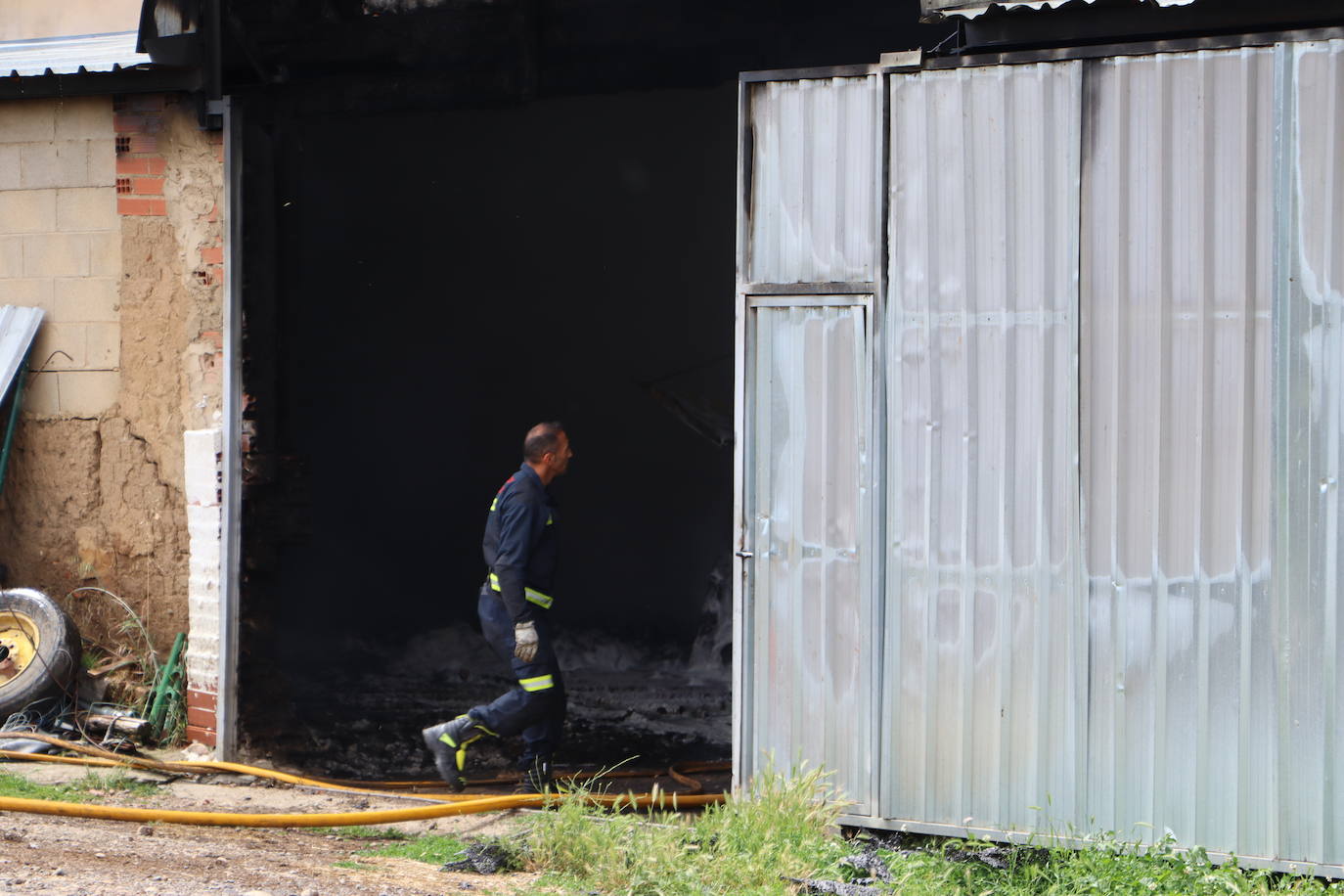 Incendio por un rayo en una nave