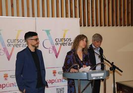 Raúl Barba, María Dolores Alonso-Cortés y Juan Francisco García durante la inauguración de los Curso de Verano de la ULE 2023.