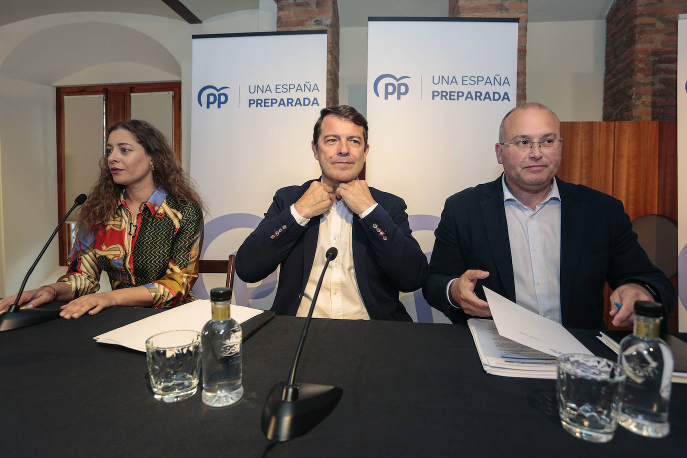 El presidente del PPCyL asiste a la Junta Directiva extraordinaria del PP de León