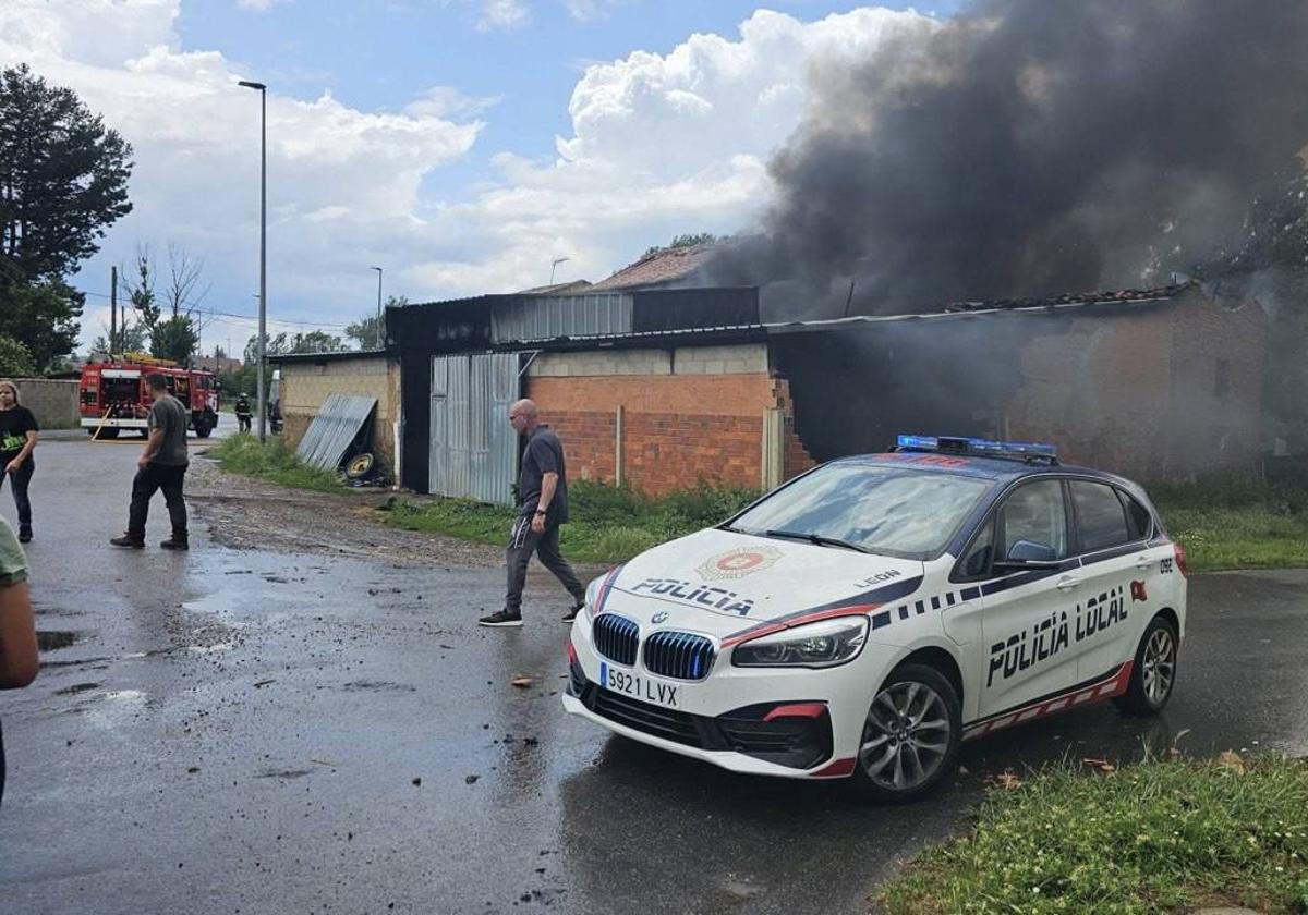 Incendio por un rayo en una nave