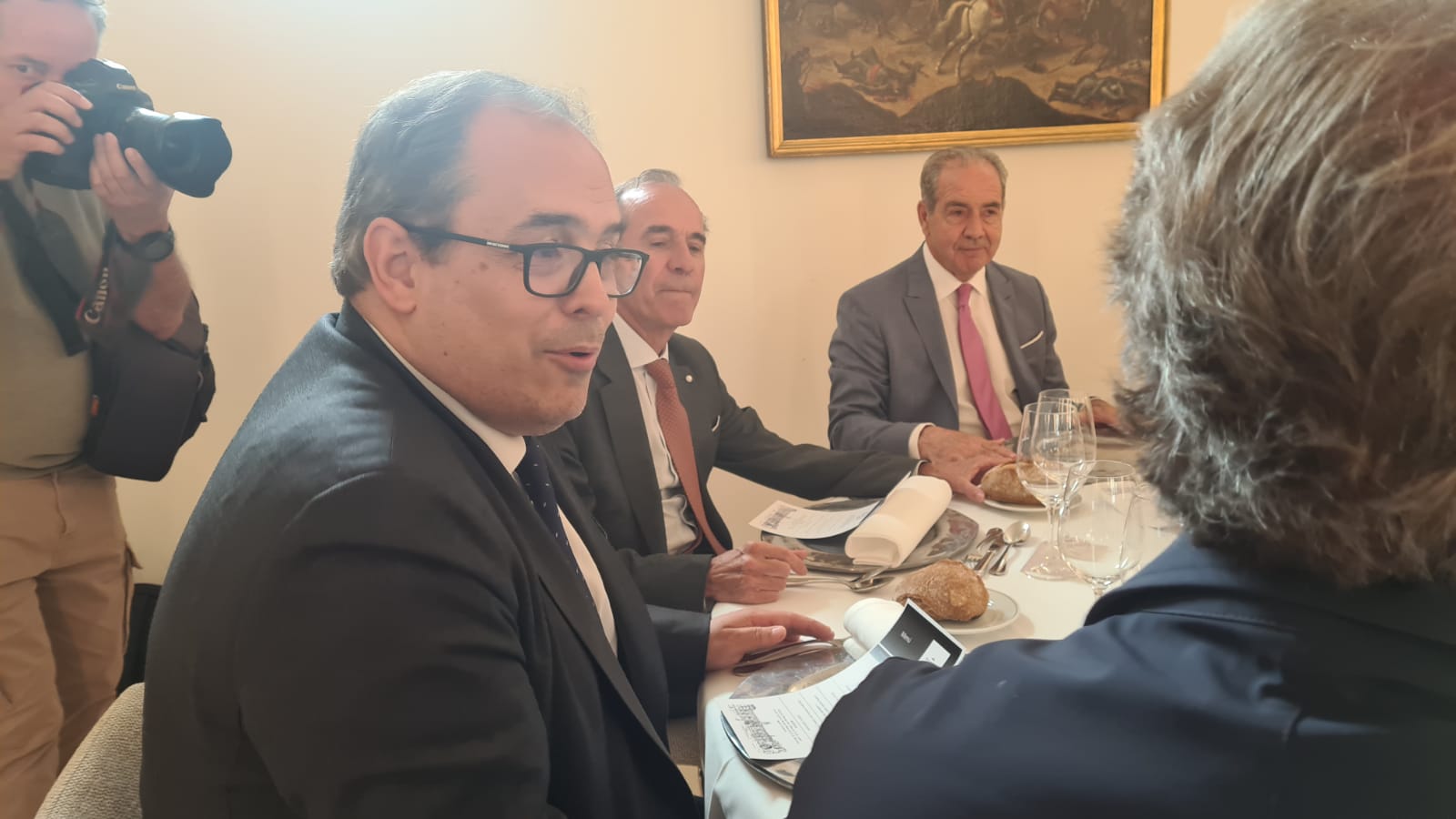 Reunión-comida del comisionado del Corredor Atlántico y los empresarios leoneses