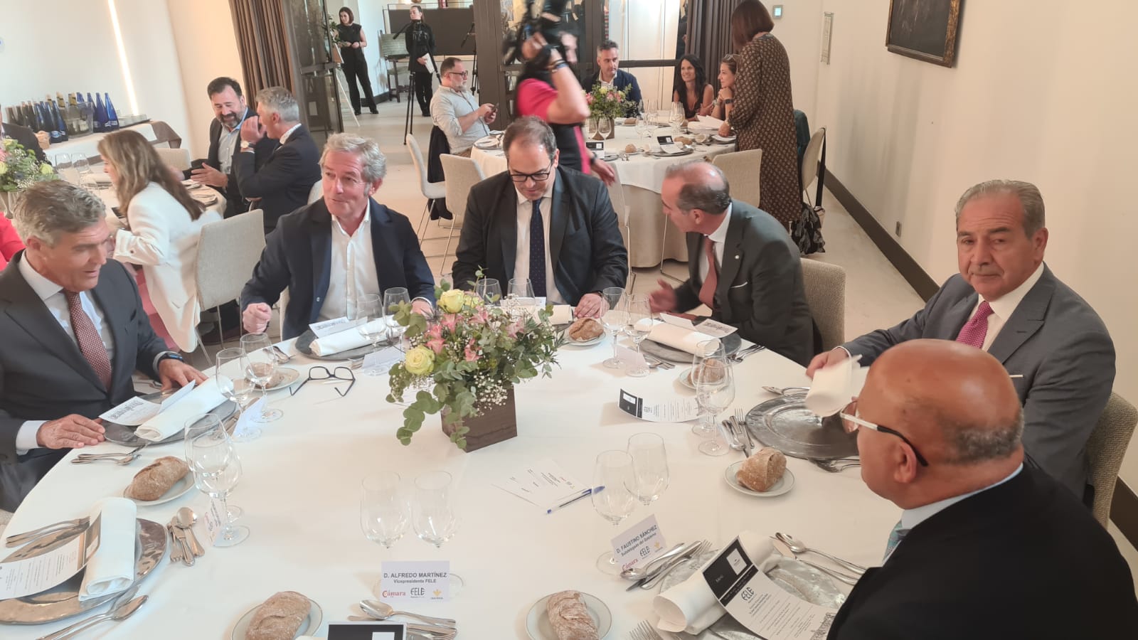 Reunión-comida del comisionado del Corredor Atlántico y los empresarios leoneses