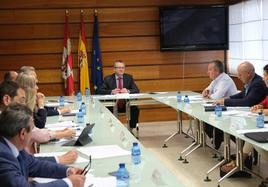 El consejero de Agricultura, Ganadería y Desarrollo Rural, Gerardo Dueñas, preside la reunión del Consejo Agrario de Castilla y León.