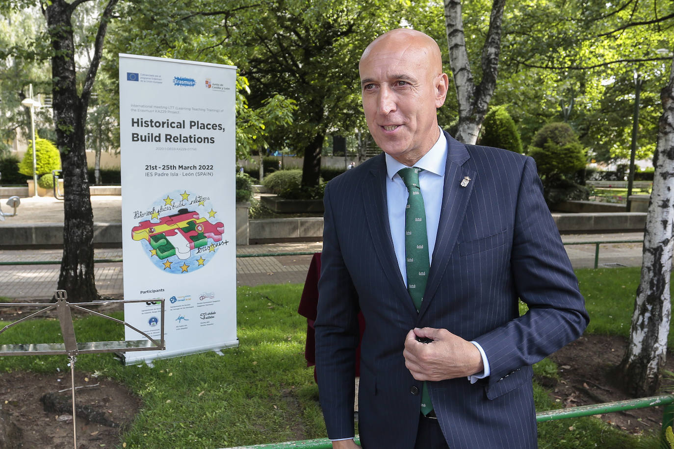 Descubrimiento de un monolito en memoria del antiguo hospicio de León