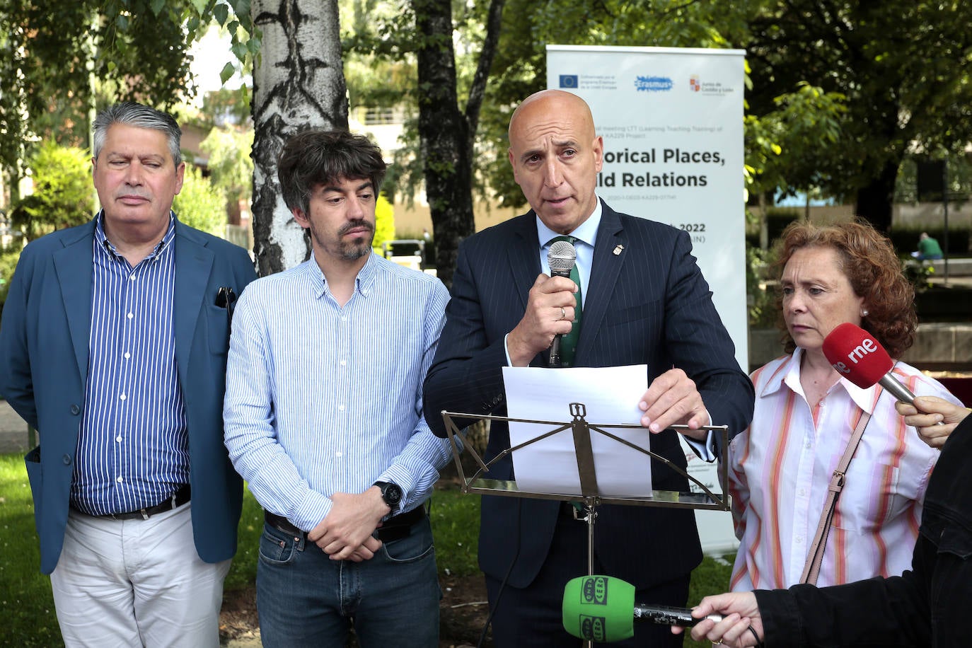 Descubrimiento de un monolito en memoria del antiguo hospicio de León