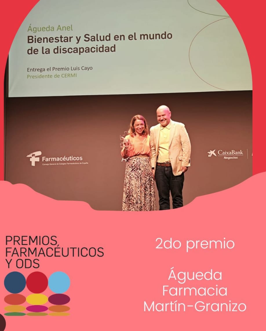 Entrega del premio a Águeda Anel Martín-Granizo.