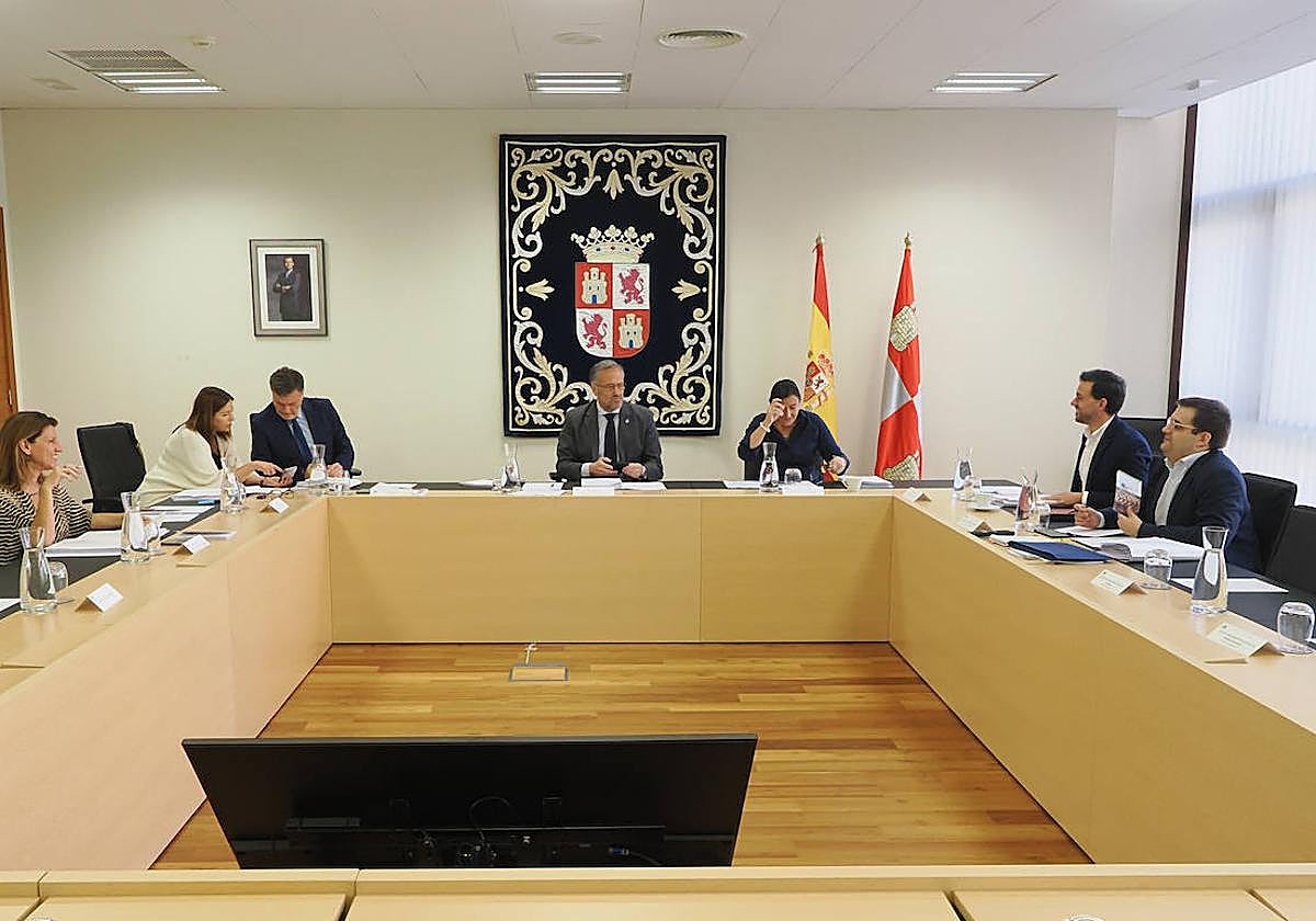 Mesa de las Cortes de Castilla y León.