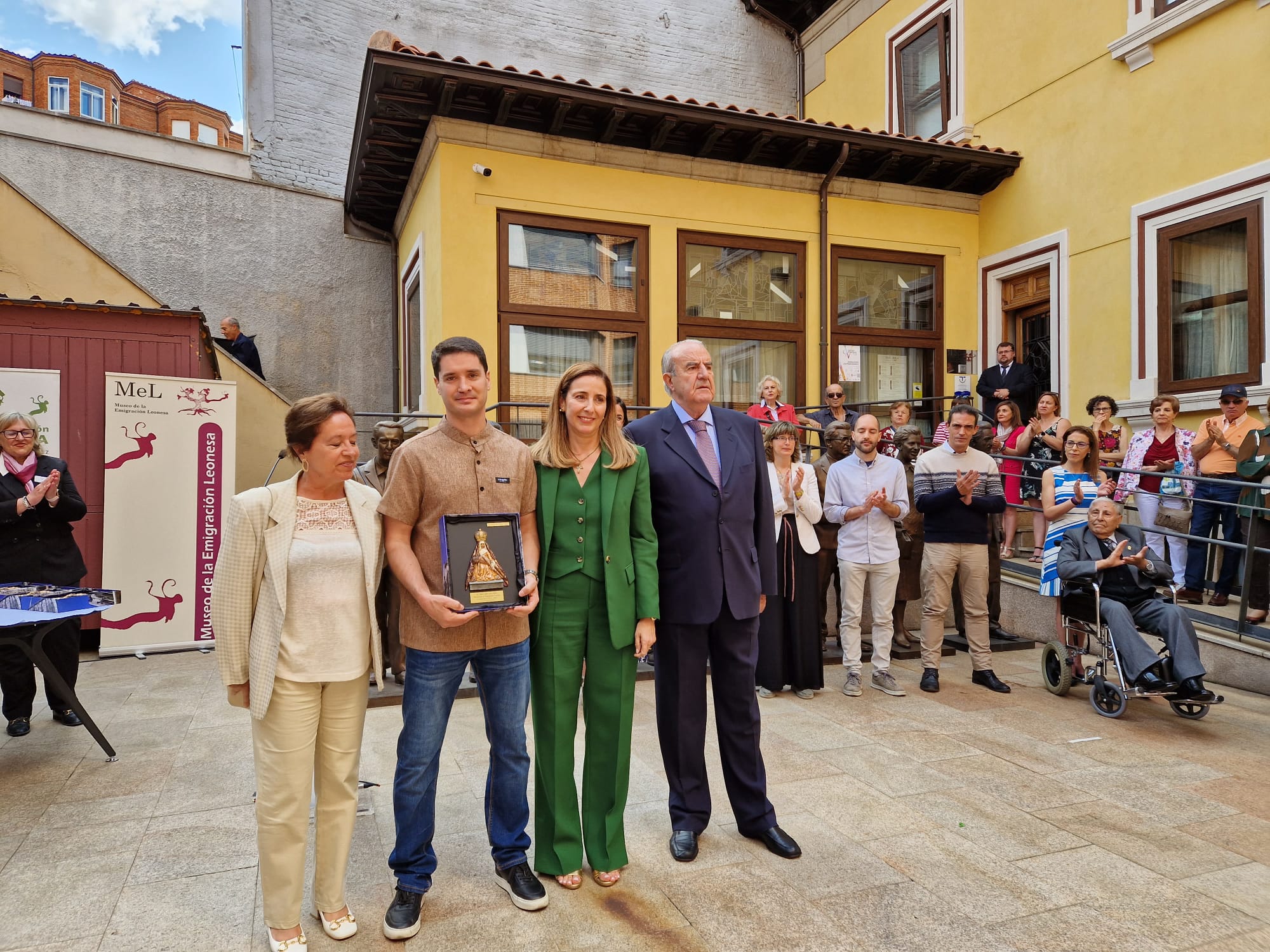 Homenaje al Emigrante Leonés