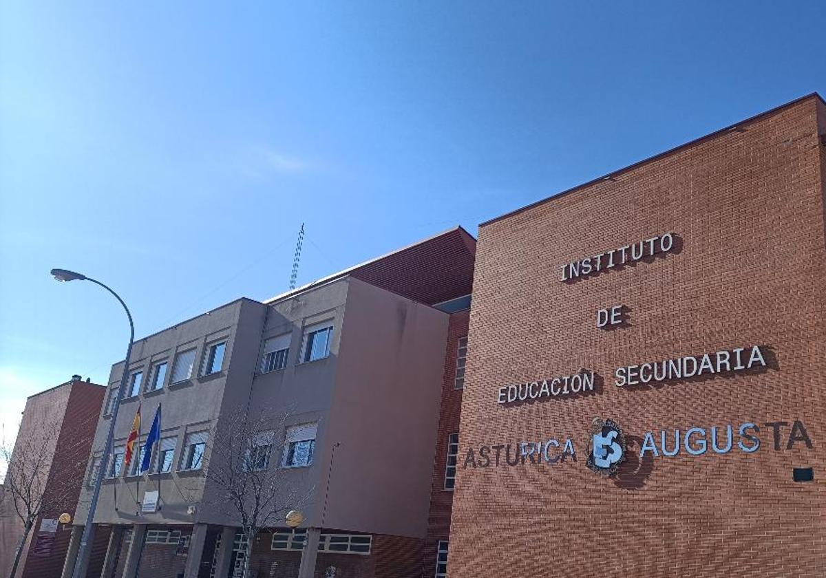 Fachada del IES Austurica Augusta en Astorga.