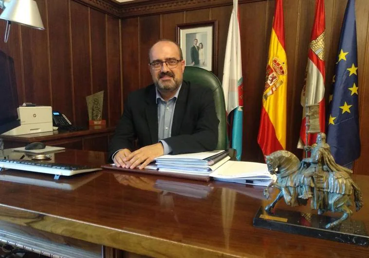 El alcalde de Ponferrada, Marco Morala, en el despacho de la Alcaldía.
